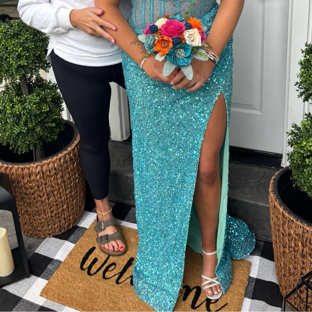 Elegant Blue Sequin Dress - Picture 6 of 6